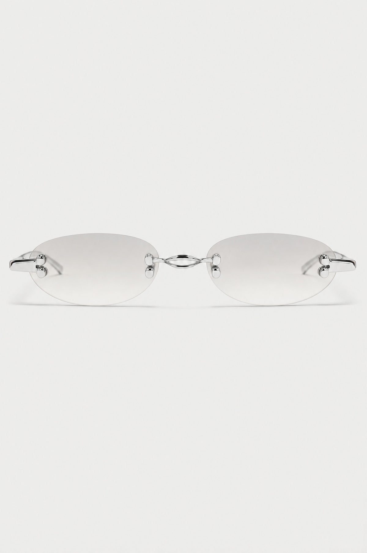 The Chiswick Oval Sunglasses in Silver Mist, front