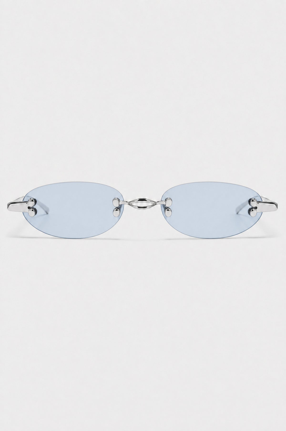 The Chiswick Oval Sunglasses in Silver Blue, front